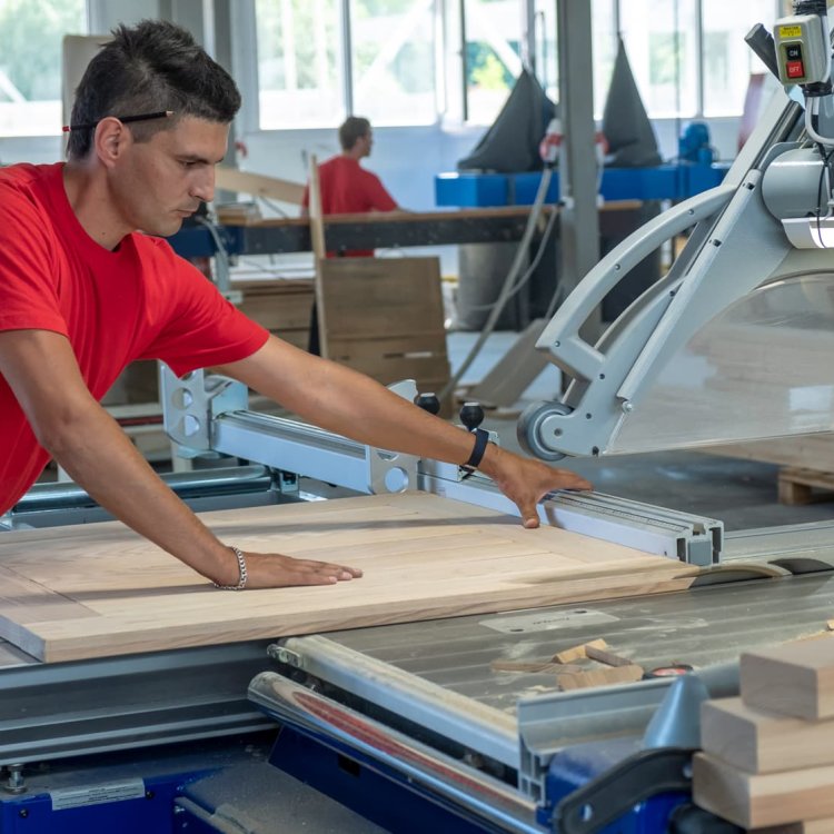 Рабочий за станком